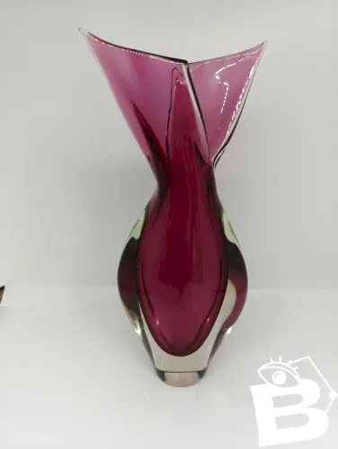 vase murano sommerso rouge forme original en bon etat