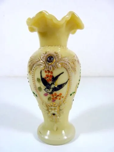 Vase opaline de foire Portieux Vallery Stahl beige décor oiseau mascarons, lys
