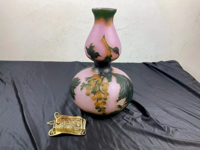 Vase pâte de verre dégagée à l acides , Vianne décor floral