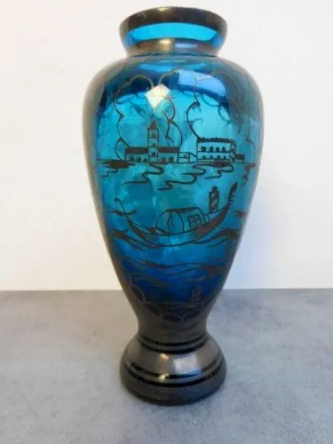 VASE SAINT GRAAL EN VERRE BLEU DEOCR D'ARGENT N°1