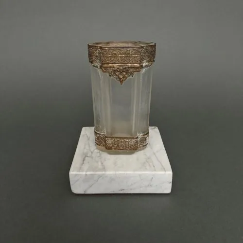 Vase soliflore 1900 ornementé d'une galerie en laiton style Louis XVI M3271