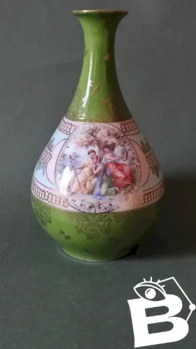 Vase soliflore en porcelaine de Vienne