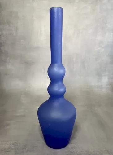 Vase soliflore en verre effet givré bleu cobalt, probable Italie Haut.~31.5cm