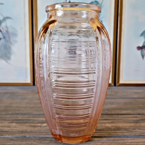 Vase style art déco en verre couleur saumon