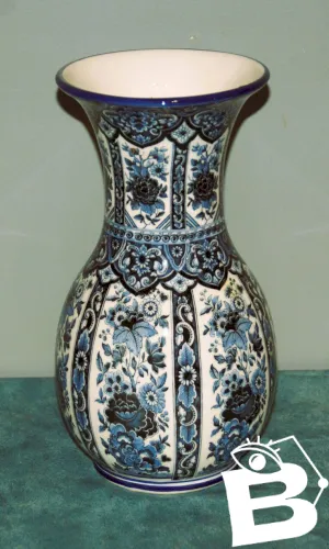 Vase style Delft en porcelaine
