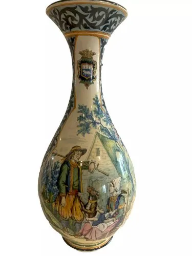Vase ventru a col en faïence polychrome Maison HENRIOT QUINPER XX siècle