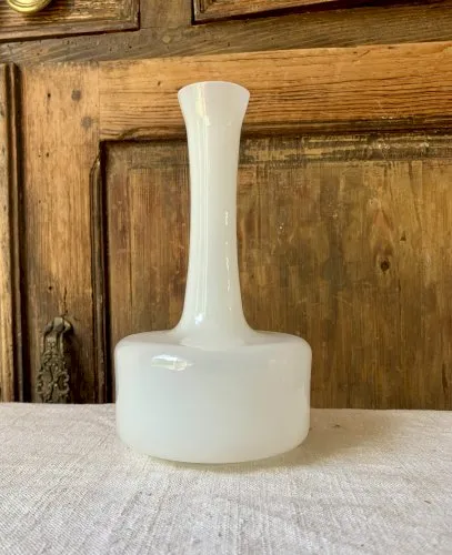 Vase verre opalin blanc design 1970