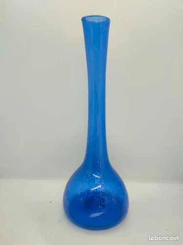 Vase vintage en pate de verre bullé bleu en bel etat
