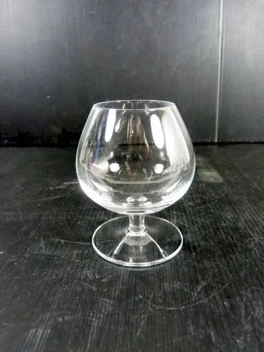 Verre à cognac cristal de Sèvres signé, H - 8,5 cm TBE
