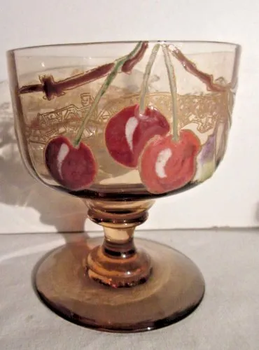 Verre à griottes Art Nouveau, verre ambre à pied, émaillé de cerises, liqueur