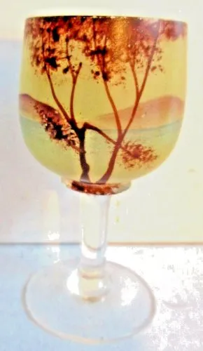 Verre à liqueur sur pied peint à l'émail Legras? Arbres, Paysage lacustre