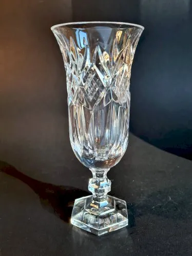 Verre à Pied en Cristal Taillé signé "Cristallerie de Sèvres"