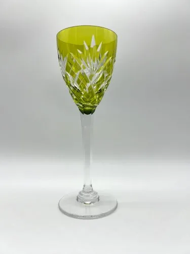 Verre Roemer en cristal jaune – Saint Louis – modèle Chantilly – signé – 23 cm