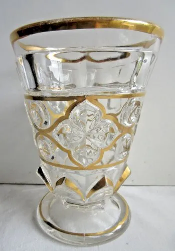 Verre sur piédouche style Empire, sculpté de 4 carrés à pois, liserés à l'or fin