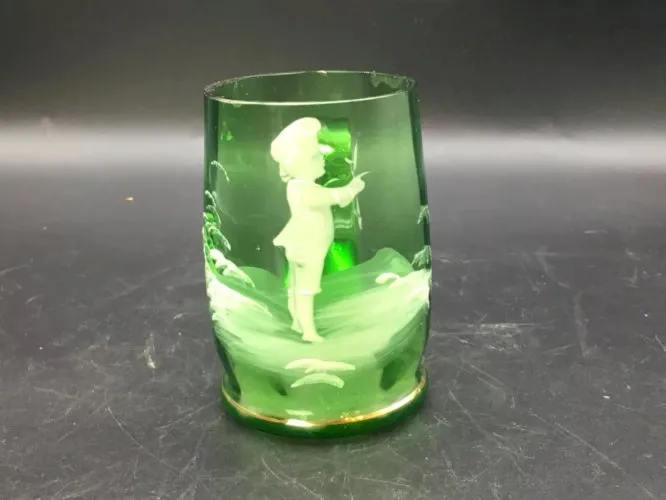Verre tasse à facettes émaillé Legras, scène Enfantin de Mary Grégory, XIXème