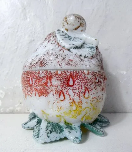 verrerie ancienne Portieux bonbonnière fraise en opaline de foire