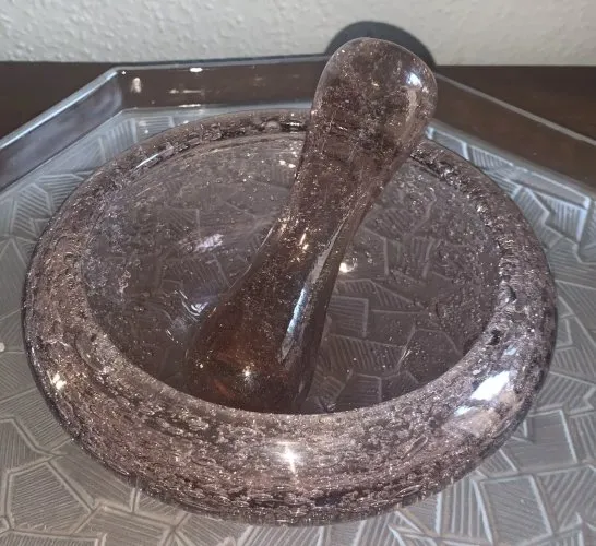 Verrerie de BIOT mortier et son pilon verre bullé signé