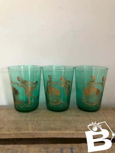 Verres à eau anciens vert et doré