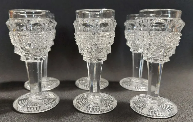 Verres à liqueur série de six cristallerie Le Creusot Baccarat début XIXème