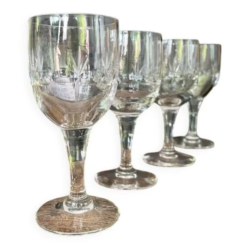 Verres à pied en cristal taillé