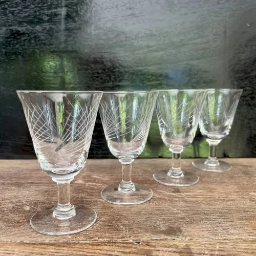 Verres à vin en cristal ciselé