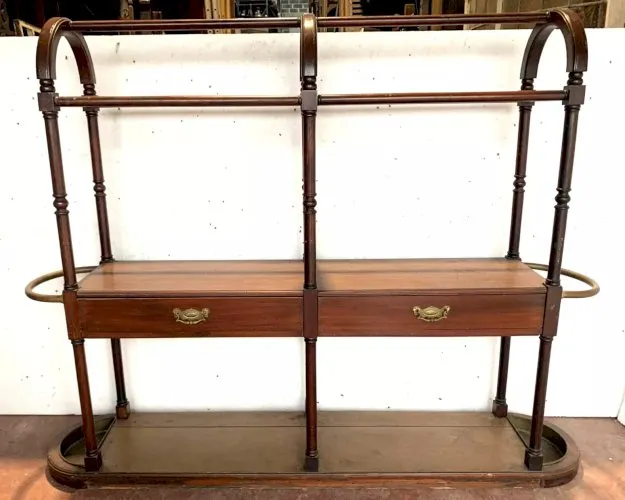 Vestiaire de restaurant ou dhôtel Desserte en acajou XX siècle