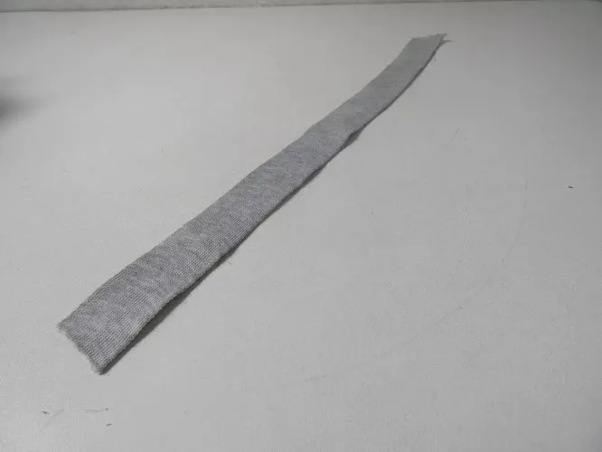 Vêtement pour poupée Cathie de Bella écharpe grise