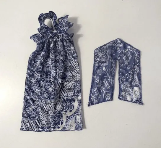 Vêtement pour poupée Cathie de Bella robe et étole