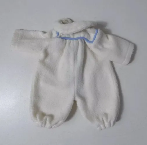 vêtement vintage pour poupée Corolle: pijama blanc