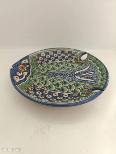 Vide poche / cendrier à decor de poisson signé en bon etat (made in chiner)