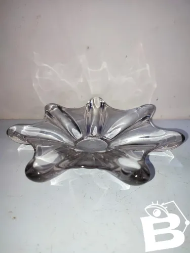 vide poche / cendrier en verre ou cristal vintage en forme detoile en bon etat