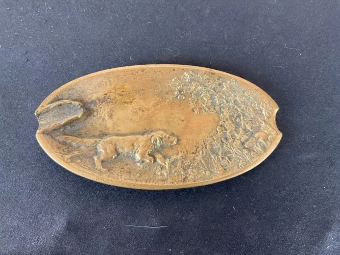 Vide poche cendrier sculpture en bronze chien de chasse par Henri rischmann