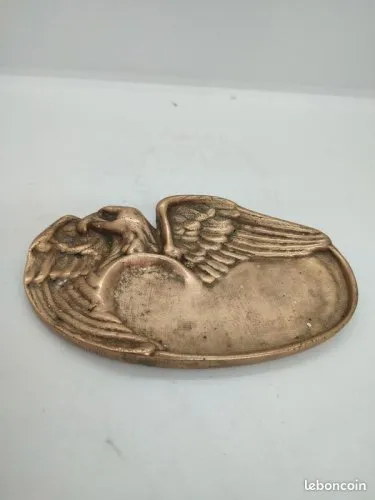 Vide poche en bronze à decor daigle (americain?) en bon etat(made in chiner )