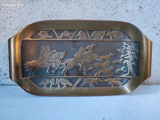 Vide poche en bronze a decor de chasse a cour de fabrication danoise signé AEDEL Malm en bon etat(made in chiner )