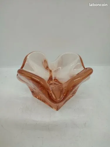 Vide poche en forme de fleur dans le gout de murano année 60-70 en bon etat( made in chiner)