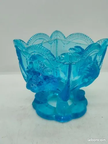 Vide poche en verre moule bleu à decor animalier en bon etat