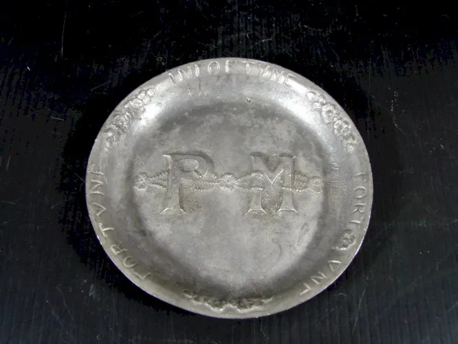 Vide-poche Etain Monogrammé PM Philibert Marguerite d'Autriche Devise Etain XVI