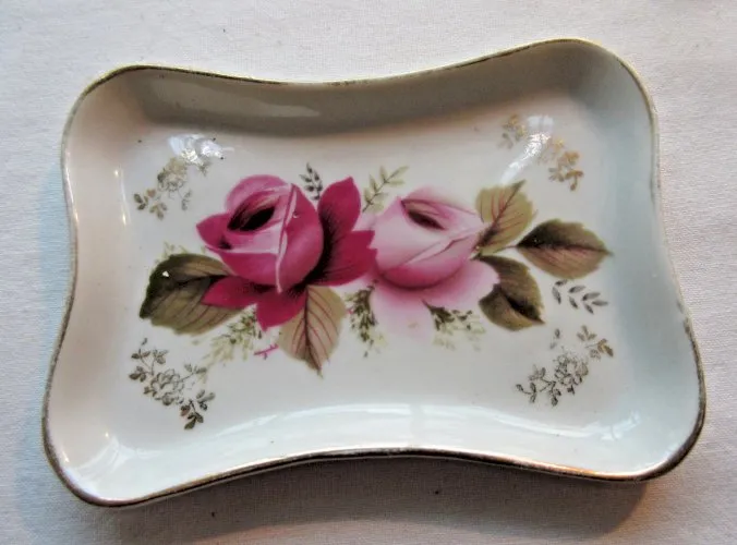 Vide-poche ou porte savon, décor de 2 roses en porcelaine de Limoges