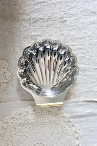 Vide-poche vintage coquillage en métal argenté avec détail doré