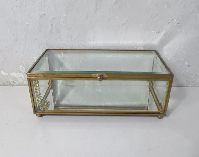 vitrine en verre et laiton vintage .