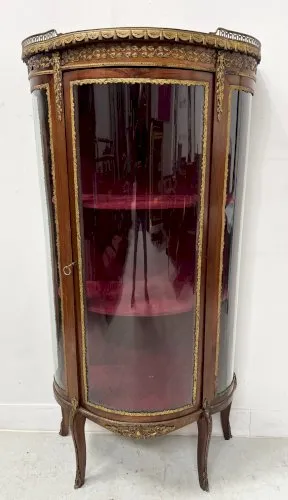 Vitrine Galbée de style Napoléon III en Acajou et Placage XX siècle