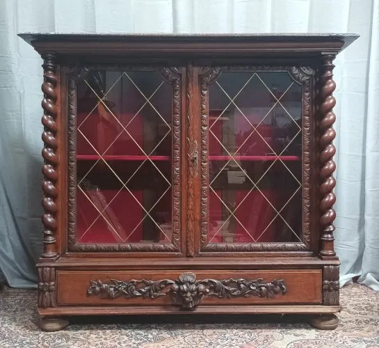 Vitrine Louis XIII en chêne