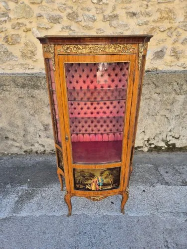 VITRINE LOUIS XV GALBEE AVEC SCENE ROMANTIQUE