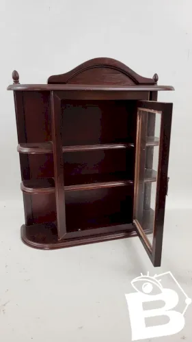 Vitrine murale en bois teinté acajou