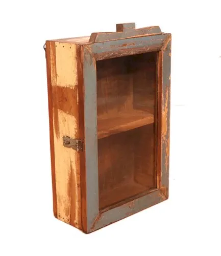 Vitrine murale en teck birman patine polychromée d’origine.