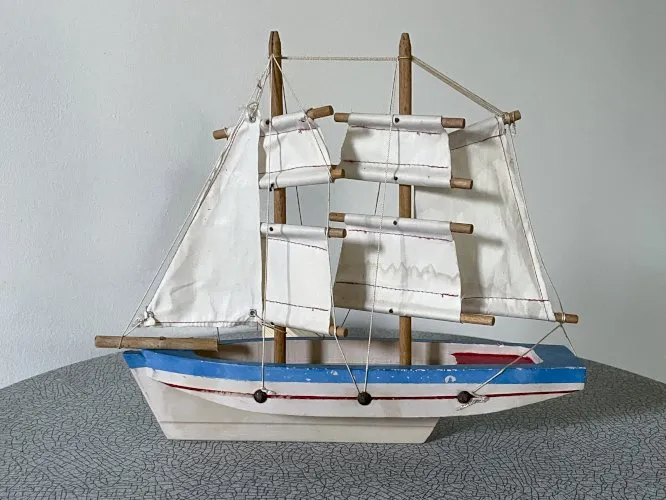 Voilier de bassin Brick goélette Giraud Sauveur, jouet ancien