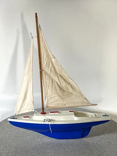 Voilier de bassin Giraud Sauveur F27 série VP40