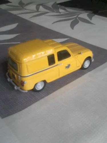 Voiture miniature Renault 4L musée de la poste