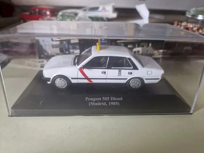 Voiture Taxi Peugeot 505 Diesel Madrid 1985 1/43 neuf