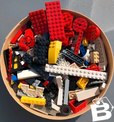 Vrac de pièces de Lego et plaques